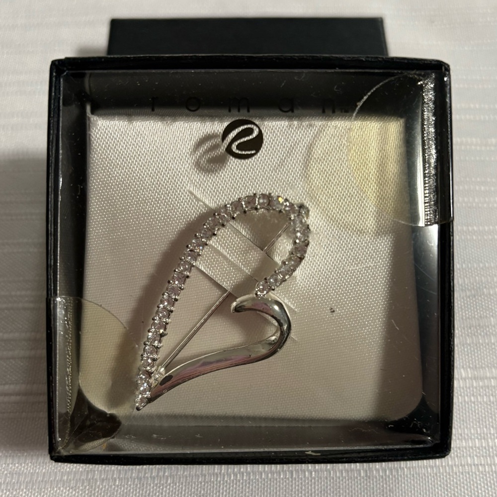 Roman Silver Tone Heart Brooch